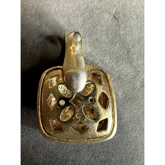 Gold tone with paved rhinestones magnetic pendant stunning - Picture 9 of 9